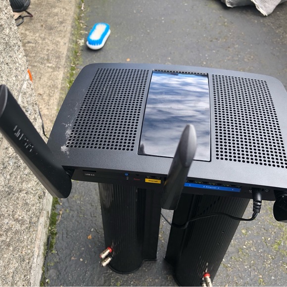 Linksys Max-Stream AC1750 4-Ports Ethernet 3x3 Dual Band 802.11 Wireless Router - Picture 3 of 14